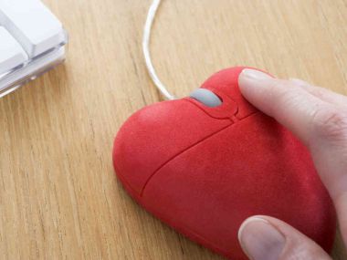 Columnist Thinks Online Dating Is Bad…Because It’s Effective