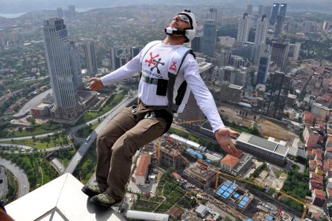 4 Essential Alpha Male Traits That Will Make Your Life Awesome Regardless Of Women